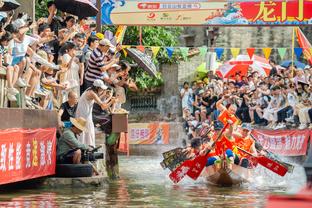 “足球皇帝”贝肯鲍尔生涯数据：球员生涯、教练生涯2夺世界杯